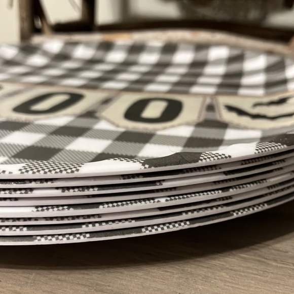 SHABBY CHIC PRE OWNED SET OF 8 BOO Black BUFFALO PLAID MELAMINE PAPER PLATES - Picture 15 of 16